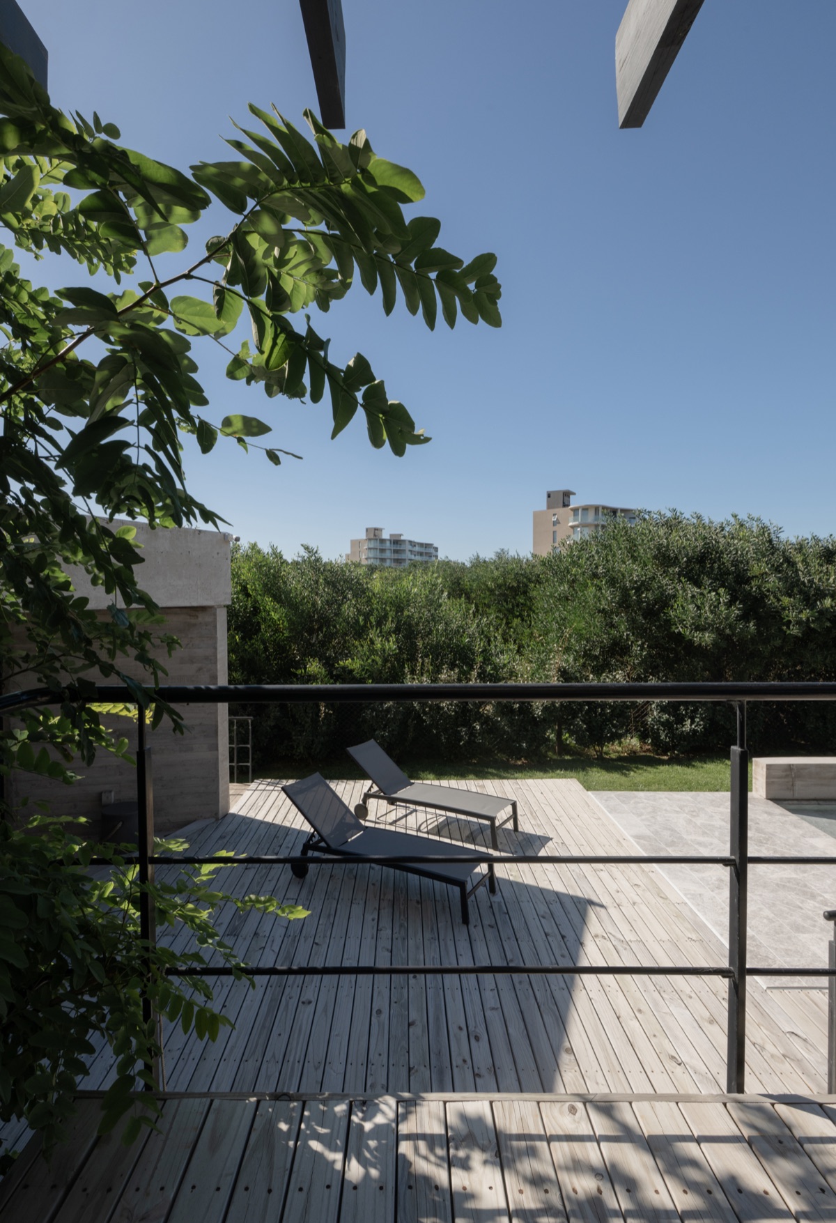 Constructora del Mar — deck y parque